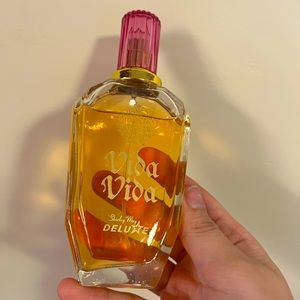 Vida Vida Shirley May Deluxe Perfume